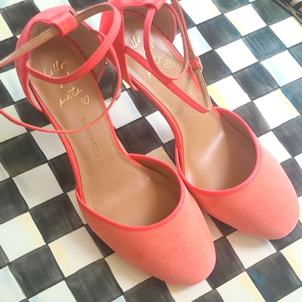 New Pink Banana Republic Heels SZ 8.5